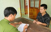 Vợ bắt quả tang chồng hiếp cô gái lạ bên tường nhà Vợ bắt quả tang chồng hiếp cô gái lạ bên tường nhà
