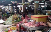 Thị trường Hà Nội trước bão Haiyan: Người bán sốt sắng, người mua thờ ơ Thị trường Hà Nội trước bão Haiyan: Người bán sốt sắng, người mua thờ ơ