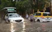 Đường phố Hà Nội ngập nước do bão số 5 Đường phố Hà Nội ngập nước do bão số 5
