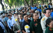 Hàng vạn người đổ về viếng Đại tướng Võ Nguyên Giáp Hàng vạn người đổ về viếng Đại tướng Võ Nguyên Giáp