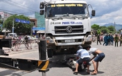 Đau lòng chứng kiến hai mẹ con chết thảm dưới bánh xe chở bê tông Đau lòng chứng kiến hai mẹ con chết thảm dưới bánh xe chở bê tông