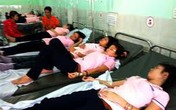 Công nhân ngất xỉu, nhập viện vì phải làm tăng ca Công nhân ngất xỉu, nhập viện vì phải làm tăng ca