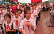 Nghẹn ngào khai giảng “hát” quốc ca bằng tay Nghẹn ngào khai giảng “hát” quốc ca bằng tay