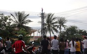 Leo cột điện... đứng múa Leo cột điện... đứng múa