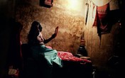 Cuộc sống trần trụi bên trong "xóm nhà thổ" của những cô gái hành nghề mại dâm Cuộc sống trần trụi bên trong "xóm nhà thổ" của những cô gái hành nghề mại dâm