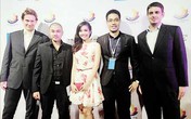 MC Thùy Linh bị nghẹt thở khi... hôn bạn diễn MC Thùy Linh bị nghẹt thở khi... hôn bạn diễn