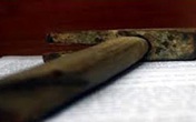 Mẹ thất kinh bị con trai dùng búa đánh thủng sọ Mẹ thất kinh bị con trai dùng búa đánh thủng sọ