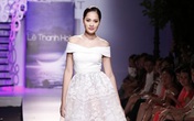HH Hương Giang ngỡ ngàng eo thon, tái xuất sàn diễn sau sinh HH Hương Giang ngỡ ngàng eo thon, tái xuất sàn diễn sau sinh