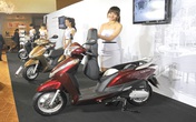Xe ga Honda Lead 125 một mình “loạn” giá Xe ga Honda Lead 125 một mình “loạn” giá