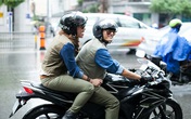 Mỹ Tâm 'cưỡi' mô tô khủng đi trong cơn mưa tầm tã Mỹ Tâm 'cưỡi' mô tô khủng đi trong cơn mưa tầm tã