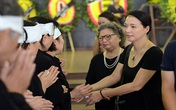 Đông đảo nghệ sĩ không cầm được nước mắt đưa tiễn NSND Bạch Diệp Đông đảo nghệ sĩ không cầm được nước mắt đưa tiễn NSND Bạch Diệp
