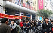 Người Việt là khách Vip của hàng hiệu "made in Quảng Châu" Người Việt là khách Vip của hàng hiệu "made in Quảng Châu"