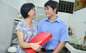 Cô Lê Thị Tư - mẹ Thủ khoa Đại học Bách Khoa Nguyễn Hoàng Nam: "Món quà của con khiến tôi thật bất ngờ" Cô Lê Thị Tư - mẹ Thủ khoa Đại học Bách Khoa Nguyễn Hoàng Nam: "Món quà của con khiến tôi thật bất ngờ"