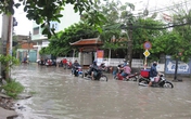 Dịch vụ 'cõng' xe hốt bạc triệu ngày đường ngập Dịch vụ 'cõng' xe hốt bạc triệu ngày đường ngập