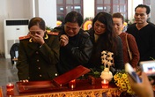 Nghệ sĩ khóc thương tiễn biệt 'Xuân tóc đỏ' Nghệ sĩ khóc thương tiễn biệt 'Xuân tóc đỏ'