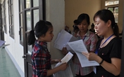 Đội nắng nóng làm thủ tục thi đại học tại Vinh Đội nắng nóng làm thủ tục thi đại học tại Vinh
