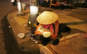 “Giải cứu” cháu bé 8 tháng tuổi bị mẹ ruột đưa đi xin tiền suốt đêm “Giải cứu” cháu bé 8 tháng tuổi bị mẹ ruột đưa đi xin tiền suốt đêm
