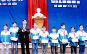 Tặng 25 suất học bổng cho học sinh nghèo vượt khó Tặng 25 suất học bổng cho học sinh nghèo vượt khó