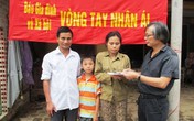 Trao quà đợt 2 tới cậu bé đói nghèo sắp mồ côi cả cha lẫn mẹ Trao quà đợt 2 tới cậu bé đói nghèo sắp mồ côi cả cha lẫn mẹ