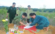 Cất bốc 3 ngôi mộ tại lòng hồ Kẻ Gỗ Cất bốc 3 ngôi mộ tại lòng hồ Kẻ Gỗ