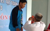 Chàng trai mù giật “vàng” bơi lội Chàng trai mù giật “vàng” bơi lội