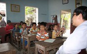 Thầy giáo khiếm thị cưu mang trẻ khuyết tật Thầy giáo khiếm thị cưu mang trẻ khuyết tật