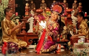 Chuyện lạ chưa từng có về nghi lễ hầu đồng ở Hà Nội Chuyện lạ chưa từng có về nghi lễ hầu đồng ở Hà Nội