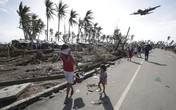 Máy bay quân sự Philippines hỗ trợ người Việt sau bão Hải Yến Máy bay quân sự Philippines hỗ trợ người Việt sau bão Hải Yến