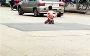Bé trai 8 tuổi bị bố phạt cởi trần phơi người giữa trời nắng Bé trai 8 tuổi bị bố phạt cởi trần phơi người giữa trời nắng
