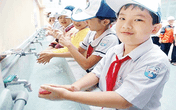 Lợi ích lớn từ việc rửa tay bằng xà phòng: “Dụ” con rửa tay đúng cách Lợi ích lớn từ việc rửa tay bằng xà phòng: “Dụ” con rửa tay đúng cách