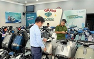 Hà Nội: Cửa hàng kinh doanh xe điện Trung Hiếu công khai kinh doanh số lượng lớn xe máy điện giả nhãn hiệu