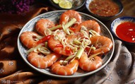 Ăn tôm cá hấp bia, có tạo nồng độ cồn trong hơi thở? Câu trả lời nhiều người bất ngờ