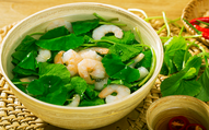 Loại rau xanh mát bổ đang bán đầy chợ Việt, người bệnh suy thận khi ăn cần biết điều này