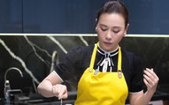 Vào bếp ngày mưa, Phương Oanh trổ tài món 'tưởng không dễ mà dễ không tưởng'