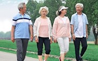 Nghỉ hưu lên ở với con để tận hưởng tuổi già, ai ngờ khó xử vì một người đàn ông tán tỉnh