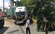 Vụ container tông bẹp dúm ô tô 4 chỗ: Tài xế và 4 người trong cùng một gia đình đã tử vong