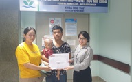 Bạn đọc ủng hộ hơn 22 triệu đồng giúp cháu bé 1 tuổi bị ung thư bàng quang tiếp tục chữa bệnh