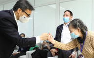 Phó Thủ tướng Vũ Đức Đam thăm tình nguyện viên tiêm thử vaccine Nano Covax
