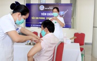 Bệnh viện TƯ Huế triển khai tiêm vaccine phòng COVID-19 cho các nhân viên y tế