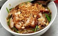 Ngon như hủ tíu với xá xíu chiên phố Trần Quốc Toản