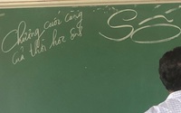 Dạy tới chương cuối trong sách, thầy giáo lớp 12 ghi vài chữ lên bảng khiến ai cũng giật mình rưng rưng