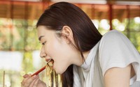 Những tác hại khi bạn ăn quá nhanh
