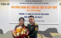 Nhận bằng Tiến sĩ ở tuổi 52, NSND Tự Long sống hạnh phúc trong tổ ấm góc nào cũng đẹp