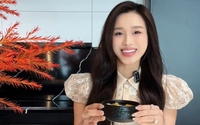 Hoa hậu Đỗ Hà vào bếp, thần thái chuẩn 'dâu hào môn'