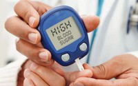 Sau tuổi 50: 3 dấu hiệu cảnh báo đường huyết tăng và 4 nguyên tắc kiểm soát không nên bỏ qua