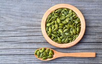 Loại hạt quen thuộc mỗi dịp lễ, Tết có lợi cho tim mạch, nhiều người vẫn ăn chưa đúng cách