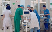 Video: Cuộc chạy đua sinh tử cứu bé trai 7 tuổi bị xe cán ở Ninh Bình