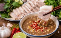 Mẹo luộc thịt ba chỉ trắng hồng và tỷ lệ pha mắm nêm chuẩn vị cho món bánh tráng cuốn đổi vị cuối tuần
