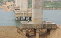 Cận cảnh quá trình sửa chữa trụ cầu Sông Lô ở Phú Thọ
