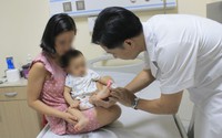 Dịch tay chân miệng ở Hà Nội: Hơn 2.308 người mắc, 95% bệnh nhân trẻ dưới 5 tuổi, ngành y tế Thủ đô dồn lực tổng vệ sinh môi trường; người dân phải thực hiện '3 sạch'